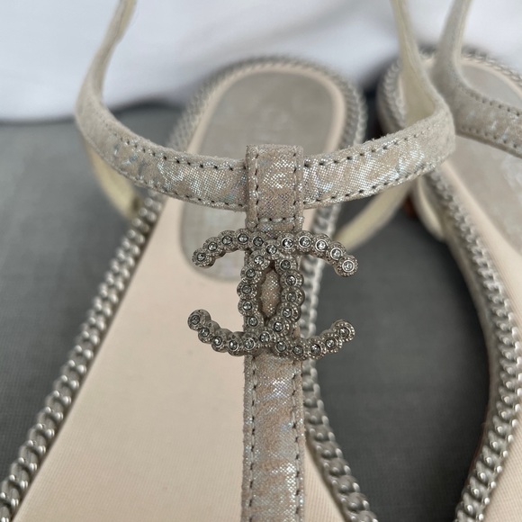 Chanel Silver Metallic Thong Sandals with Chain Details and Diamanté CC - Picture 11 of 14